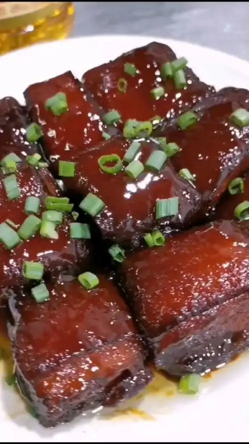 红烧肉就得吃大块的,所谓大块吃肉