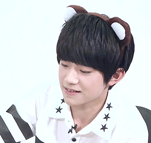 烊千玺# 本宝宝可是连续十四年蝉联全体动物可爱大会冠军的,不会wink