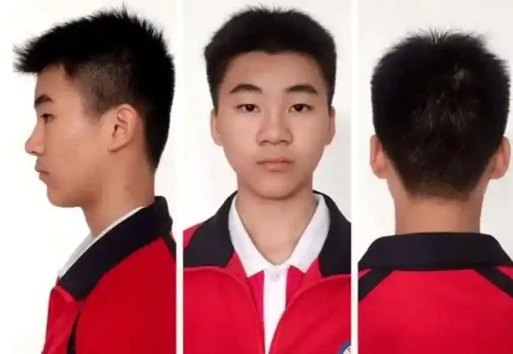 前面没有刘海,相对来说总体的长度也并不是很短,可以说是大多数男生的