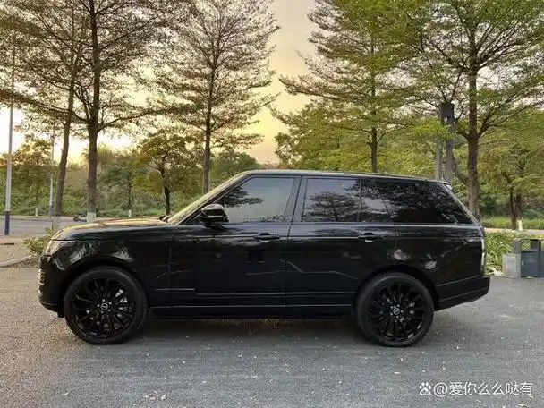 2022款路虎揽胜行政全款28万展现出极致的时尚与奢华