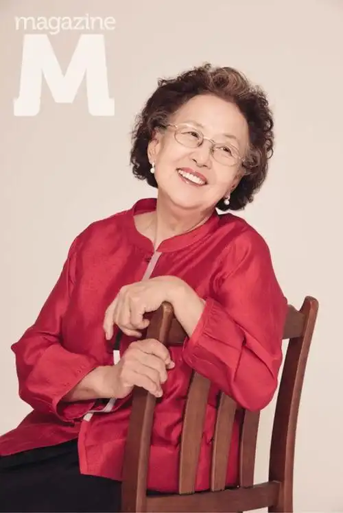 p>罗文姬 i>(         ,na mun hee) /i>,1941年11月30日出生于中国