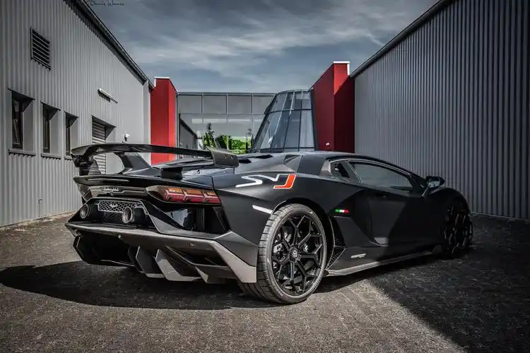 黑化lamborghiniaventadorsvj大黑牛