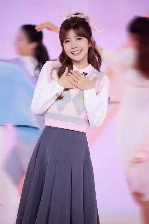 赖美云超话#央视重阳晚会##赖美云叫张凯丽honey#笑容治愈深秋的寒冷