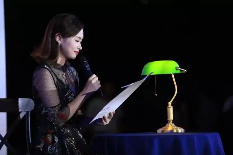 楚涵带我们去往烟雨迷蒙的江南盛夏温厚而细腻的声音用来自科尔沁草原