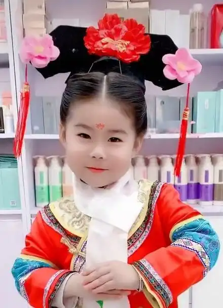 六一儿童表演小格格发型来了,小格格穿越了