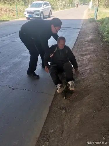 【我为群众办实事】河南汝阳:扶起晕倒老人!