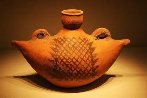 新石器时代仰韶文化的彩陶壶,1958年.