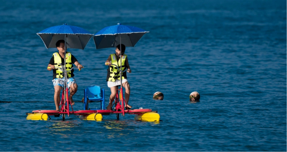 喷射艇,冲锋艇,飞鱼,香蕉船等等太平湖上有不少的水上运动项目可以去