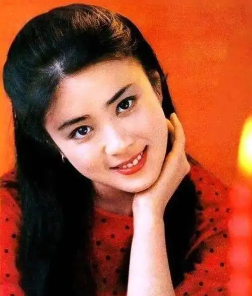 看到很多的网友评论:妲己只认傅艺伟,没有之一.