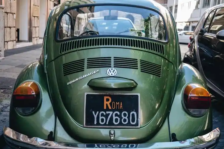 老款的甲壳虫汽车