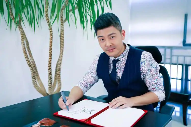 吴其江做客专访节目新剧待播令人期待