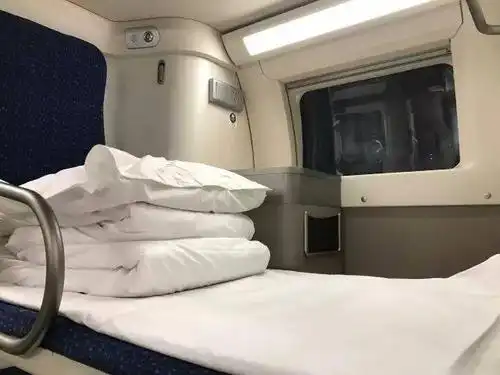 新型双层软卧高铁来了,车内太豪华了!