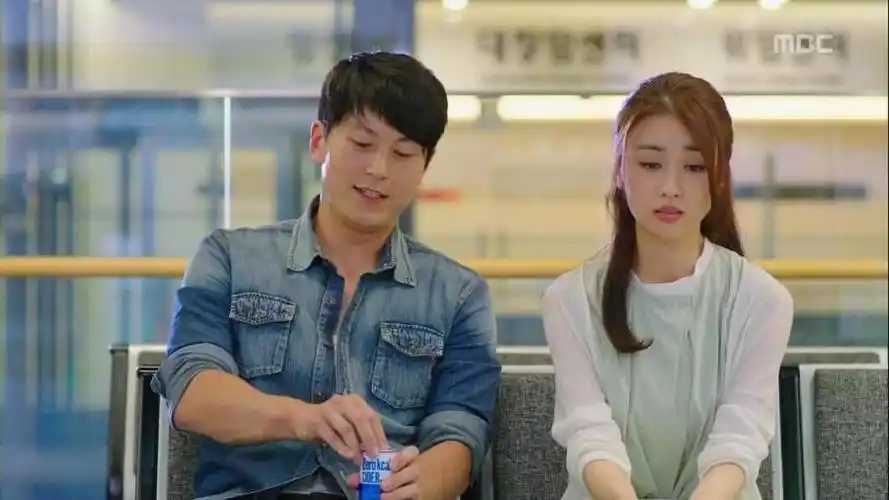 柳秀荣朴河宣,这一对也在今年初结婚,他们在拍摄《two weeks》的时候