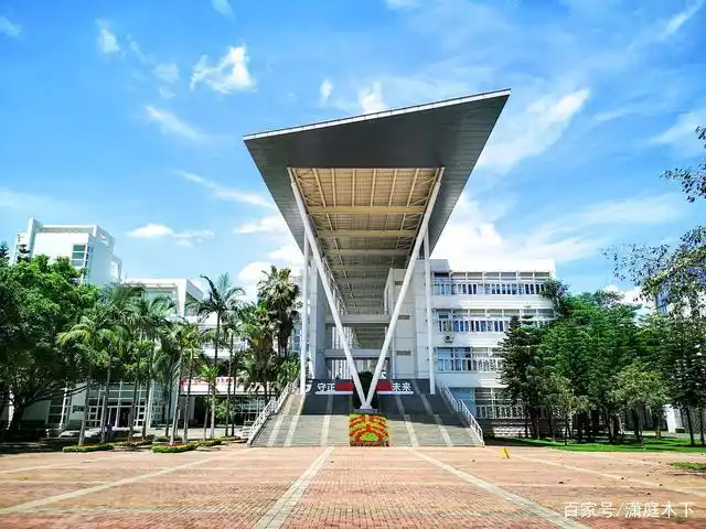 航拍北京大学深圳校区风貌