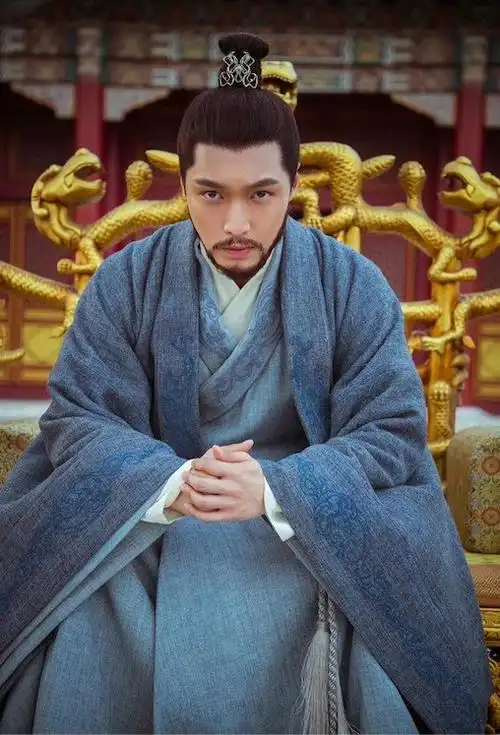 男明星演古装剧皇帝!成毅《与君歌》邪媚,罗云熙《白发》柔情
