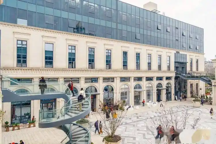 梧桐树下惊现魔都网红地标,衡山路8号真的老灵额!_生活