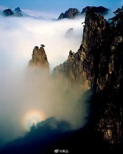 黄山惊现"佛光"奇观 众多游客目睹神奇一幕