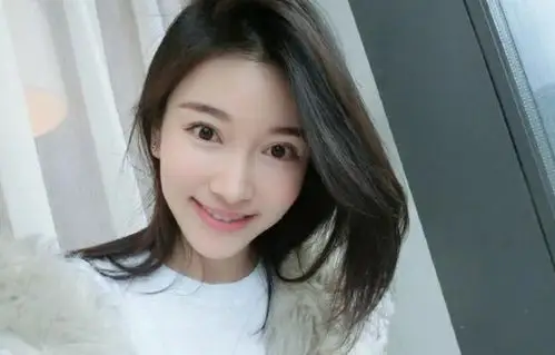 李璐茜和迟帅婚纱照 婚姻很幸福近照自拍状态惊艳众人