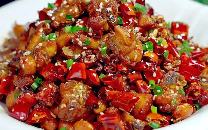 川味辣子鸡好吃的做法,简单几步就能轻松搞定,麻辣酥脆下酒必备