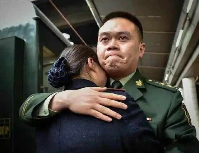 中国军人让人泪崩的十大感人瞬间,最后一张照片看哭了所有人
