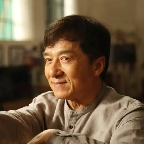 成龙自传在国外发行引起轩然大波,动作巨星也是渣男?_西方