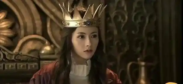 首次和铁三角合作是《神断狄仁杰》饰演颇有异域风情的娜鲁王妃