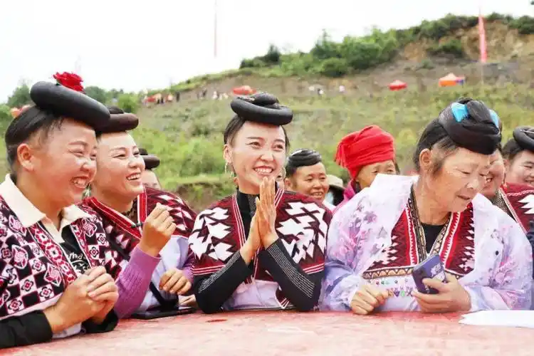 据朱筠介绍,花山节是贵州省威宁县西南大花苗族最隆重最盛大的节日