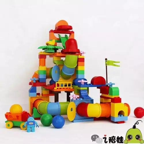 这4个套系用的乐高式积木都是大颗粒组,不同的套系里面的特殊块件全都