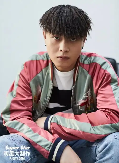 明星大制作小青龙演绎百变嘻哈style自曝看电影点燃说唱魂