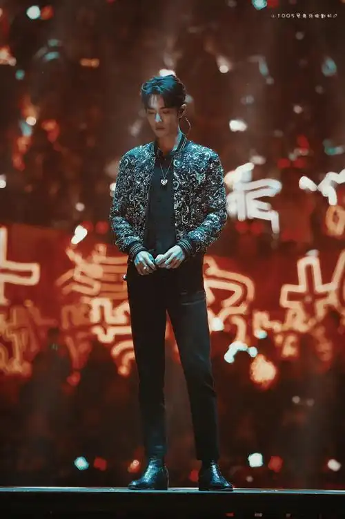 肖战#19年星光大赏的红海肖战和红色就是超级搭配肖战,红海只为你