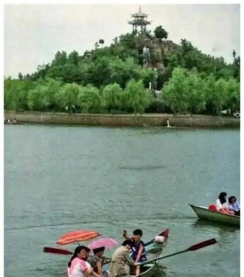 1994年的哈尔滨,看下这些街头景象,你认得不