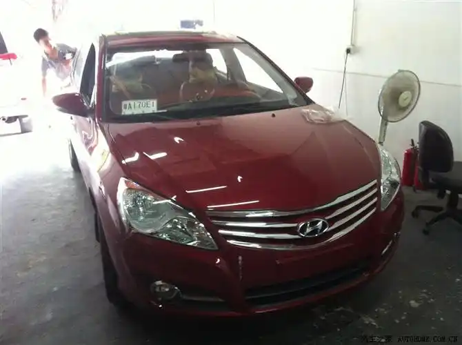 2011款红色新悦动自动豪华版上提车贴膜作业(申请车主认证)