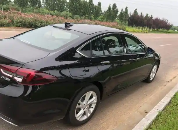 黑色酷炫的别克君威