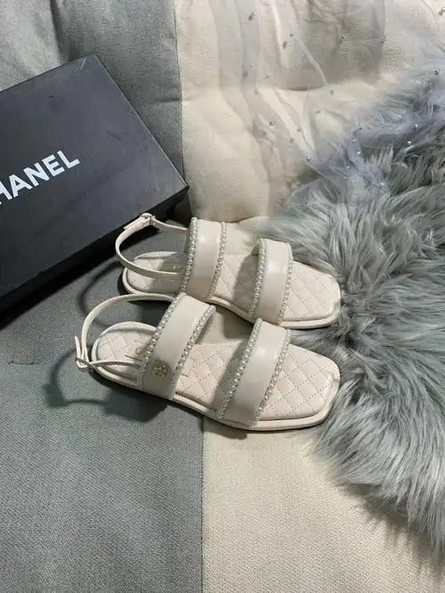 仙气飘飘的香奈儿珍珠凉鞋