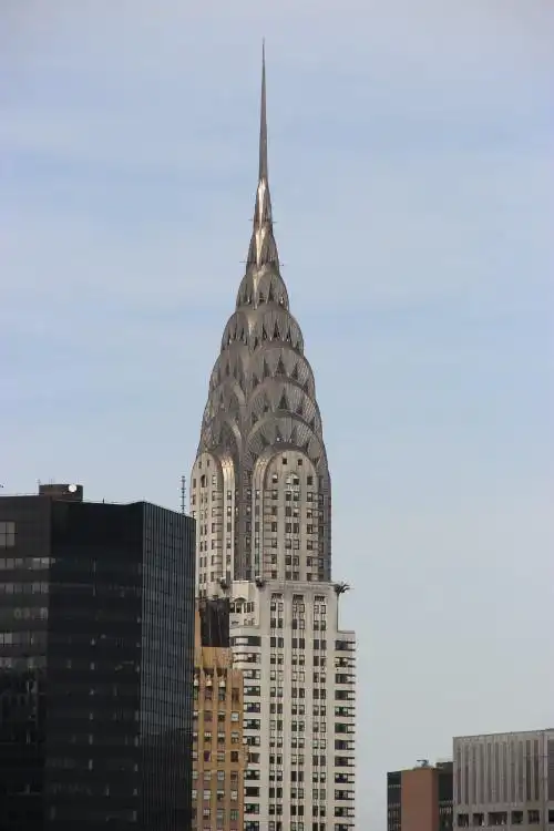 在帝国大厦没建成之前,它是纽约最高楼~~~ 不过克莱斯勒大厦现在揖缮