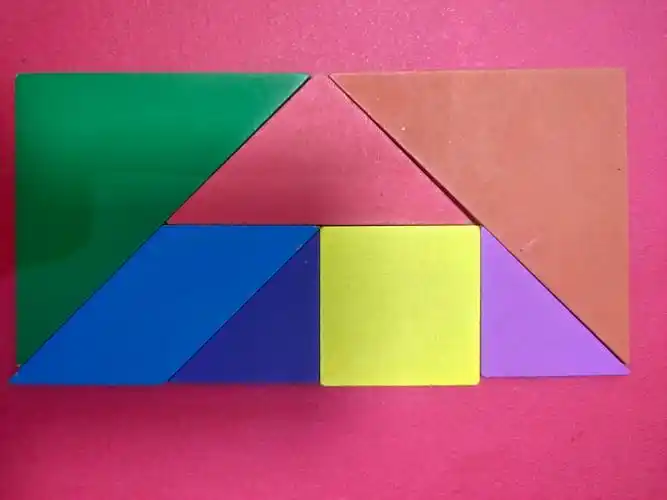 0 1 2 3 4 5 6 7 8 9 我还会用七巧板拼出数学图形 七巧板来自我们的