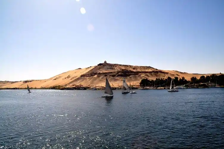 埃及旅游-乘游轮观尼罗河风光