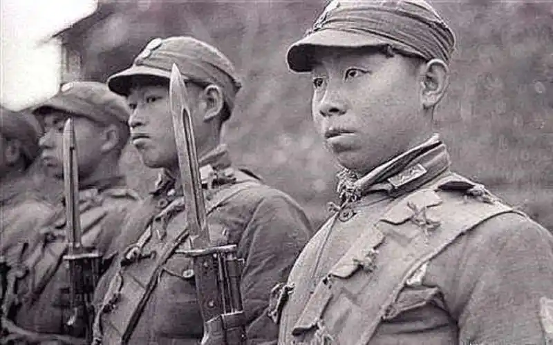 曾经的滇军有多强?10万人中没有一个叛徒,军长拿刺刀上战场!