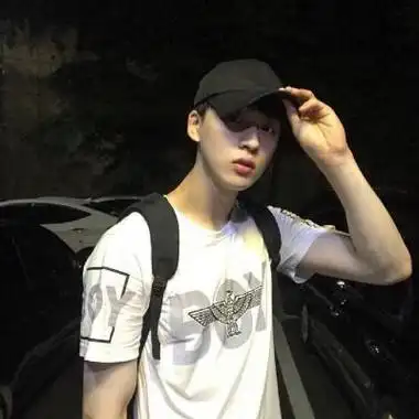 男生戴帽子冷酷帅气头像高清图片