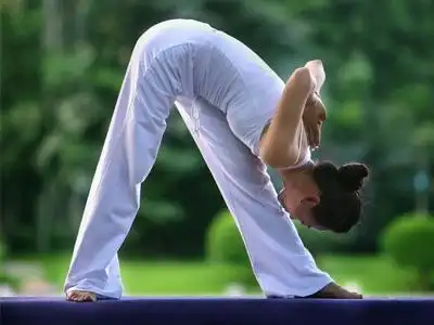 瑜伽基本动作简简单单练就好身材