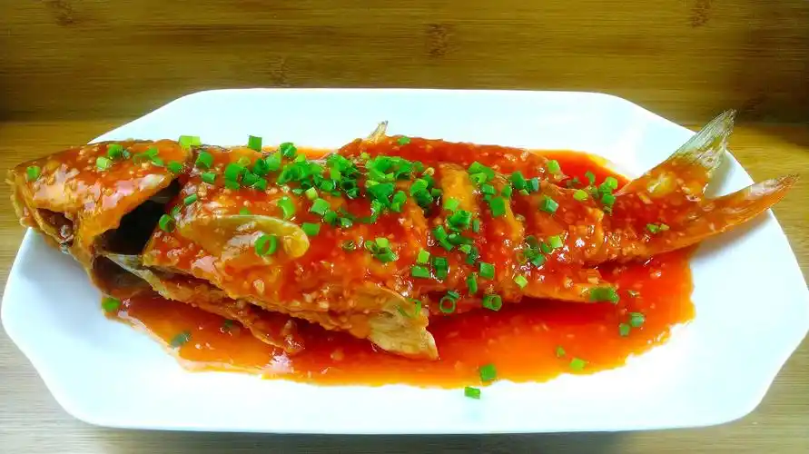 春节做一道糖醋鱼,酸甜可口外酥里嫩,招待客人很有面子