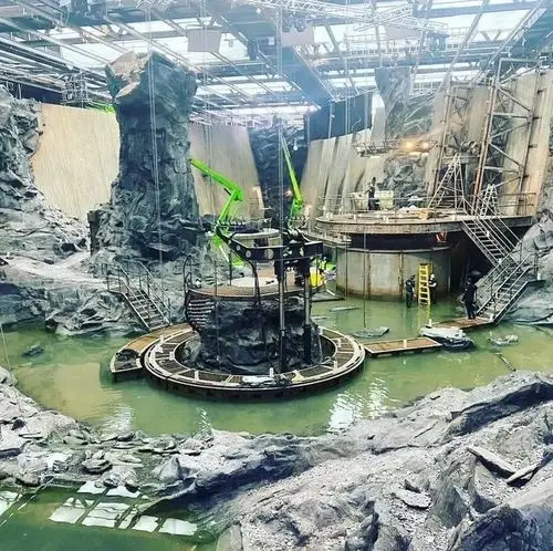 蝙蝠侠归来闪电侠中的蝙蝠车和蝙蝠洞曝光