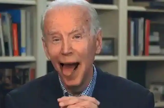 特朗普深夜恶心对手拜登转发恶搞拜登吐舌图配文真邋遢