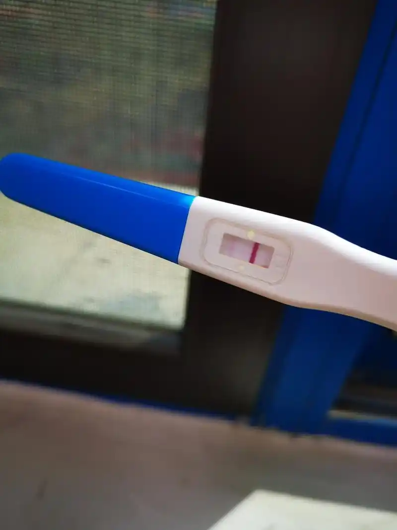 验孕棒一深一浅,是怀孕了吗?