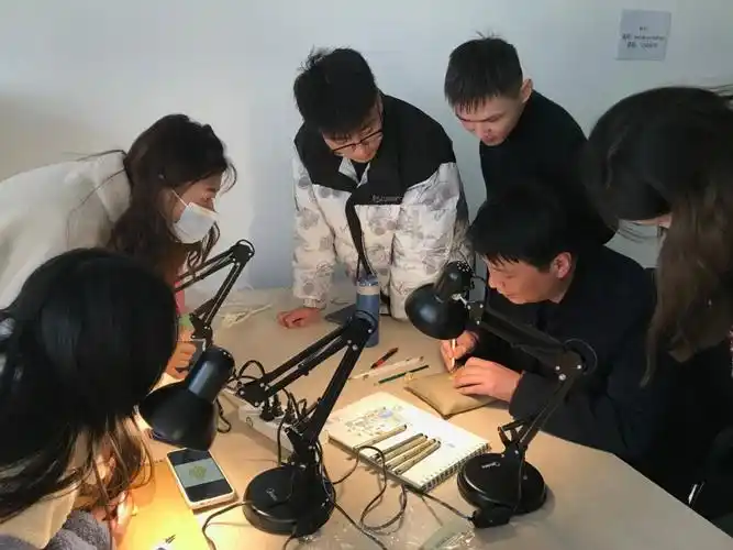 弘扬本土非遗文化创意设计学院非遗大师工作坊传承匠人精神