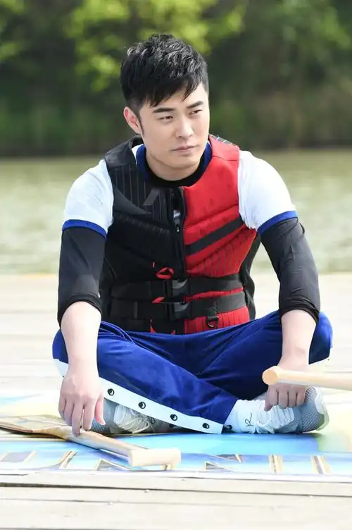 陈赫奔跑吧曝体重学霸龙舟赛弘扬传统文化