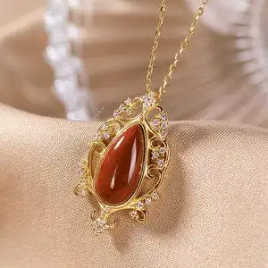 玛瑙吊坠水滴形南红玛瑙图片