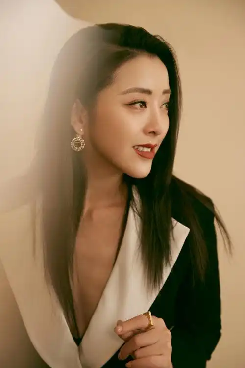 黄小蕾超话小室恭喜 96@黄小蕾姐姐荣获#金鹰奖#最佳女配角提名