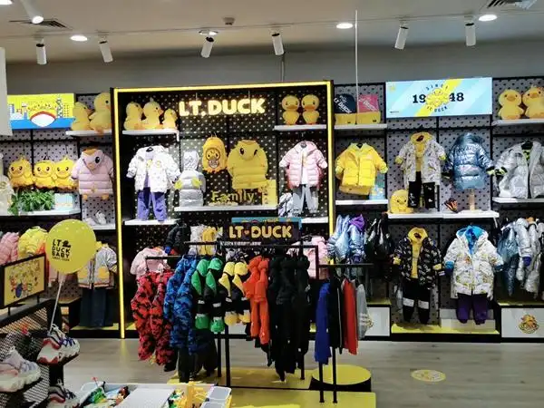 【小黄鸭】店面形象设计_品牌橱窗_陈列展示 -童装加盟网