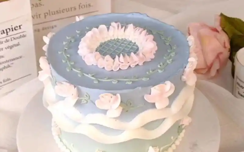 清透的蓝 一款简简单单的复古奶油裱花蛋糕